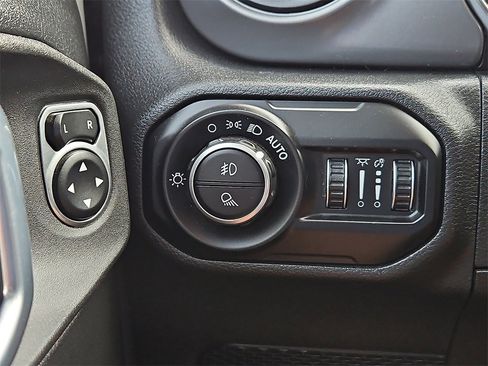 Used 2021 Jeep Gladiator Willys image 24