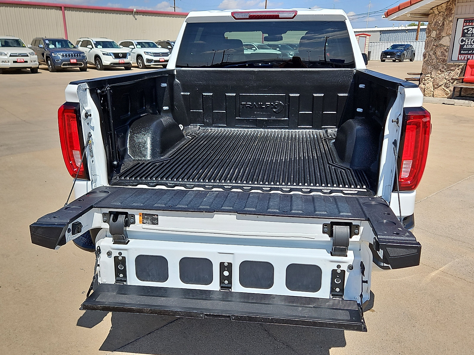 Used 2025 GMC Sierra 1500 SLT RWD image 7