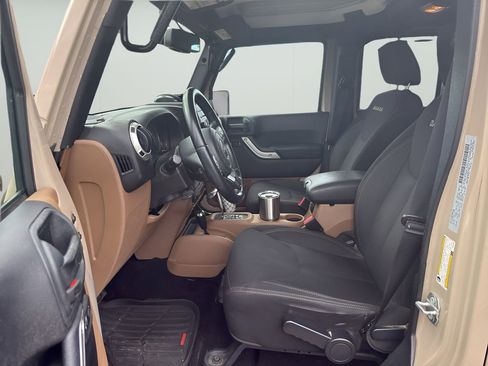 Used 2016 Jeep Wrangler Unlimited Sahara w/ Connectivity Group image 6