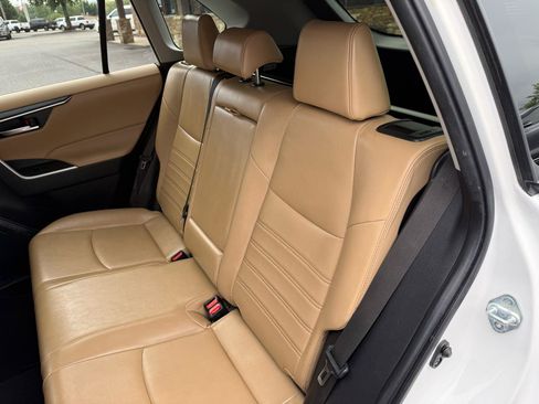 Used 2019 Toyota RAV4 XLE Premium FWD image 17