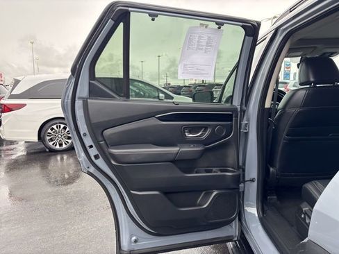 Used 2023 Honda Pilot Touring image 19