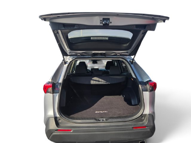 Used 2021 Toyota RAV4 XLE AWD/4WD image 10