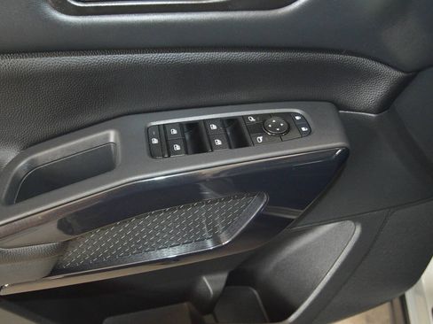Used 2025 Nissan Pathfinder SV w/ SV Premium Package AWD/4WD image 39