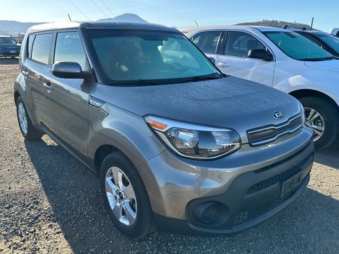 Used 2019 Kia Soul w/ Convenience Package FWD image 2