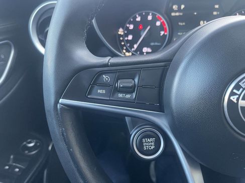 Used 2018 Alfa Romeo Giulia AWD image 30