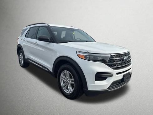 Used 2023 Ford Explorer XLT AWD/4WD image 1