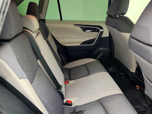 Used 2019 Toyota RAV4 XLE AWD/4WD image 23