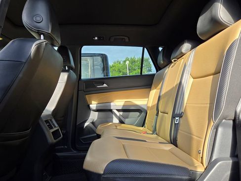 Used 2021 Volkswagen Atlas Cross Sport SEL R-Line AWD/4WD image 17