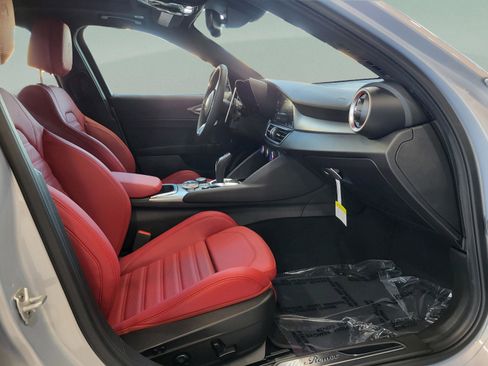 New 2025 Alfa Romeo Giulia w/ Veloce Package Rwd image 37