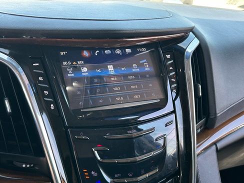 Used 2017 Cadillac Escalade ESV Premium Luxury RWD image 32