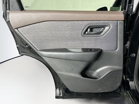 Used 2023 Nissan Rogue S image 25