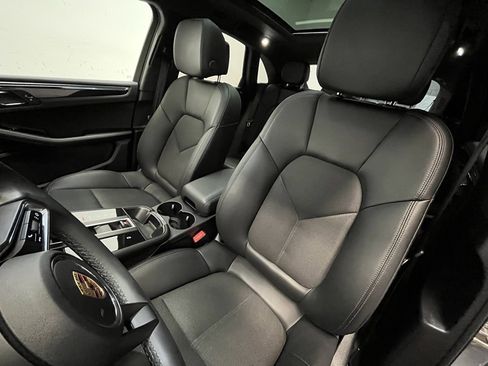 Used 2023 Porsche Macan image 11