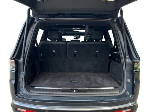 Used 2023 Jeep Grand Wagoneer Series III AWD/4WD image 18