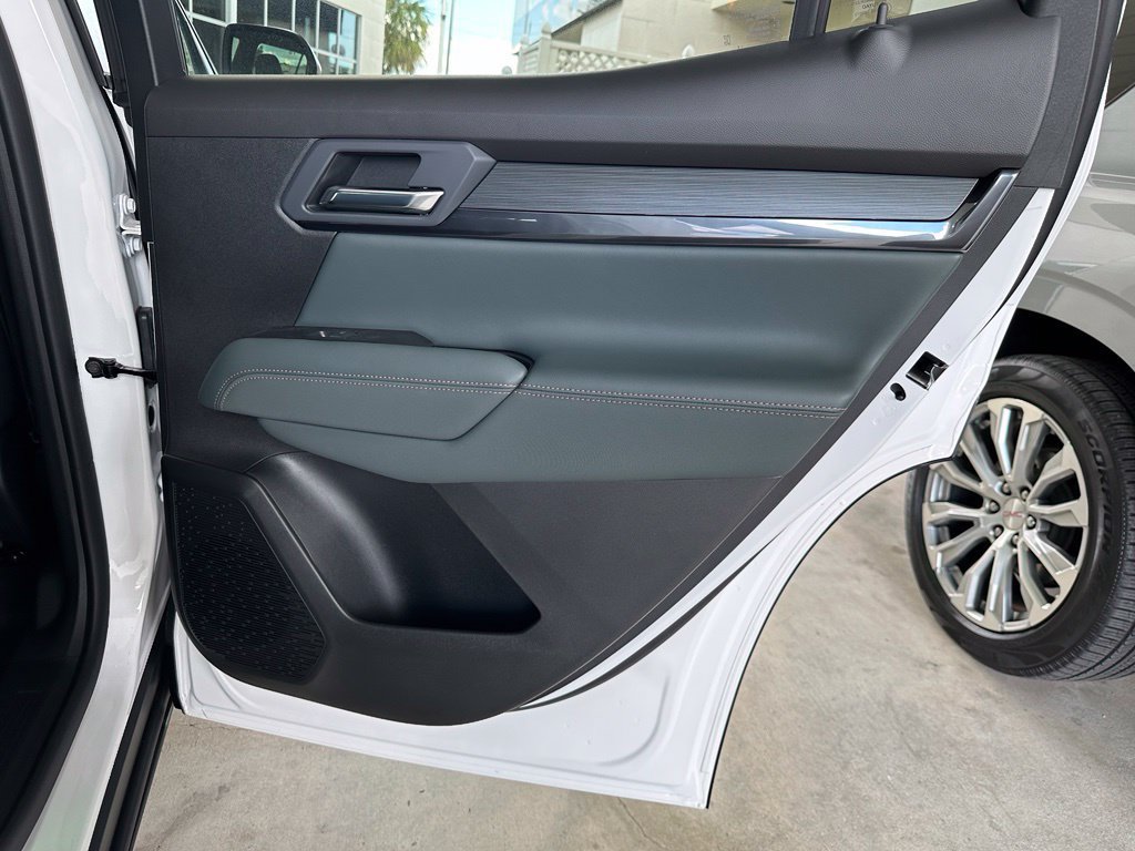 New 2027 GMC Terrain AT4 w/ Convenience Package III AWD/4WD image 32
