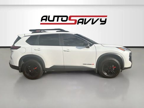 Used 2025 Nissan Rogue SV AWD/4WD image 8