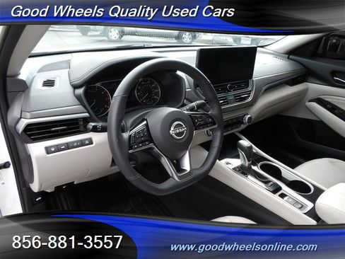 Used 2023 Nissan Altima 2.5 SV w/ SV Premium Package image 12