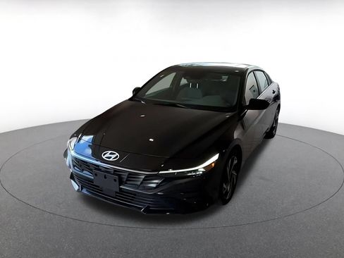 Used 2025 Hyundai Elantra SEL FWD image 7