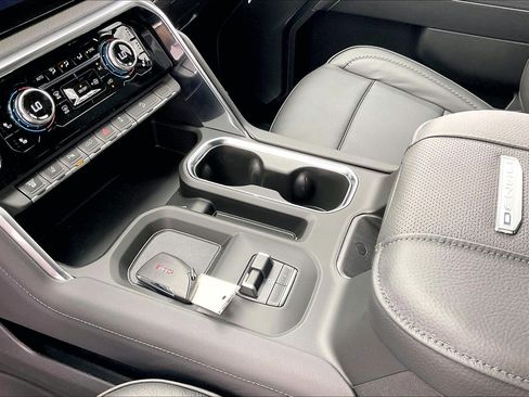 New 2026 GMC Sierra 2500 Denali w/ Denali Reserve Package image 8