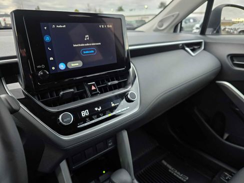 Used 2024 Toyota Corolla Cross LE image 27