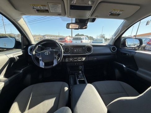 Used 2018 Toyota Tacoma SR5 image 21