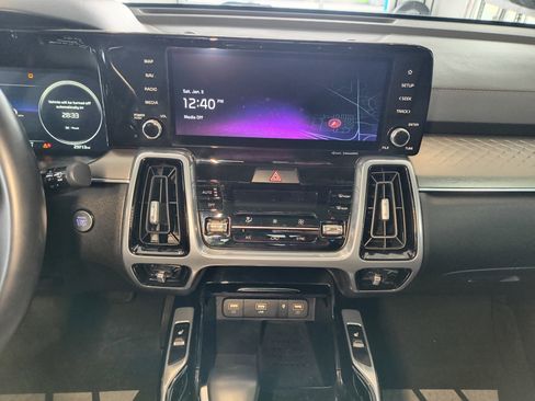 Used 2023 Kia Sorento SX image 13