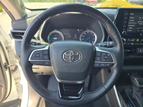 Used 2022 Toyota Highlander Limited FWD image 27