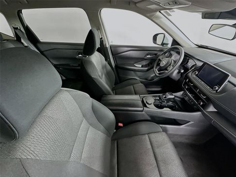 Used 2024 Nissan Rogue SV image 25