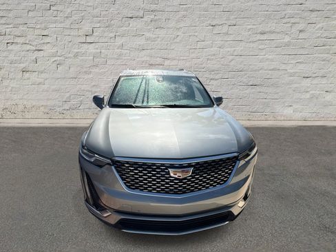 New 2025 Cadillac XT6 Luxury image 2