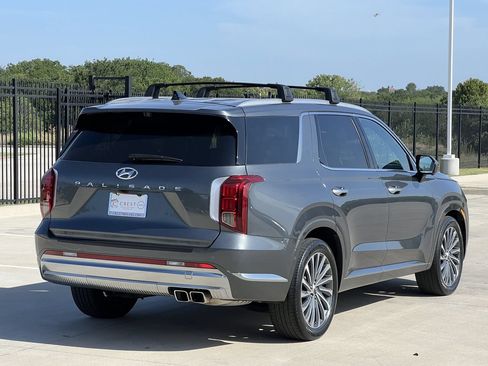 Used 2024 Hyundai Palisade Calligraphy FWD image 4