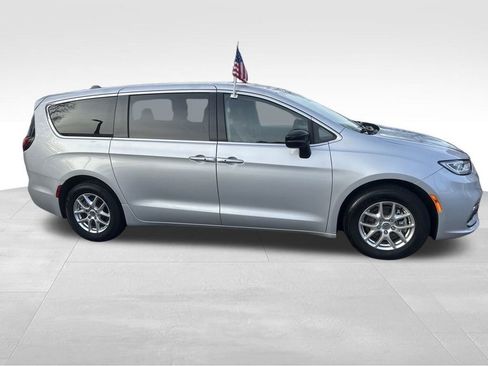 Used 2023 Ford Expedition XLT image 47