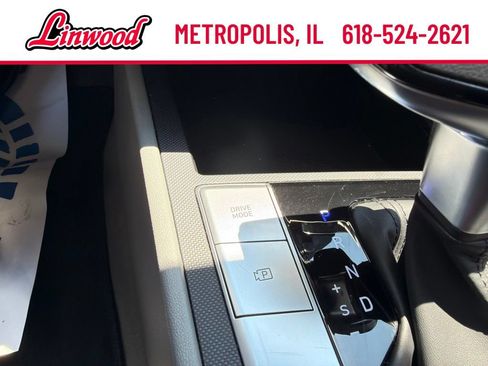 Used 2022 Hyundai Elantra SE FWD image 19