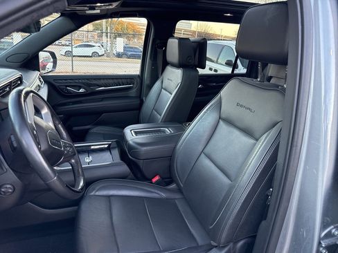 Used 2023 GMC Yukon XL Denali w/ Denali Reserve Package image 10