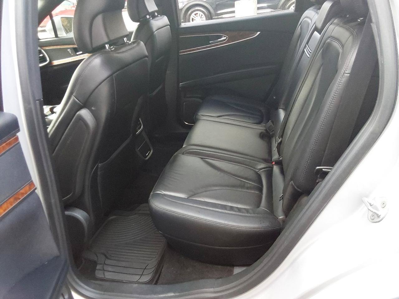 Used 2018 Lincoln MKX Select w/ Select Plus Package AWD/4WD image 17