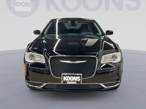 Used 2023 Chrysler 300 Touring image 8
