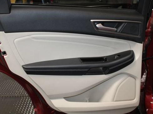 Used 2019 Ford Edge Titanium w/ Cold Weather Package FWD image 28