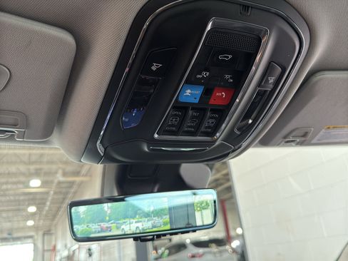 Used 2023 Jeep Grand Cherokee Limited w/ Luxury Tech Group II AWD/4WD image 36