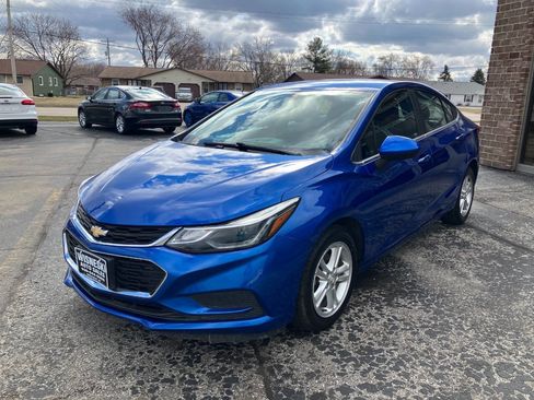 Used 2017 Chevrolet Cruze LT w/ Convenience Package image 7