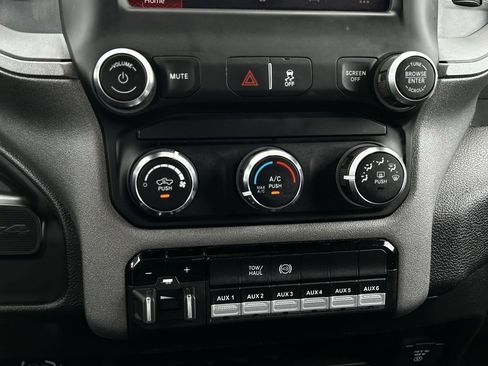 Used 2024 RAM 3500 Tradesman w/ Chrome Appearance Group AWD/4WD image 21