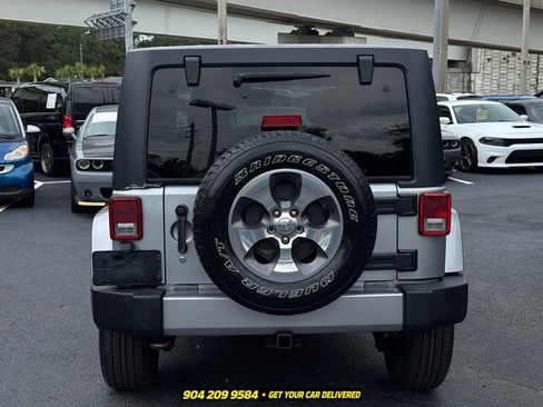 Used 2018 Jeep Wrangler Unlimited Sahara AWD/4WD image 4