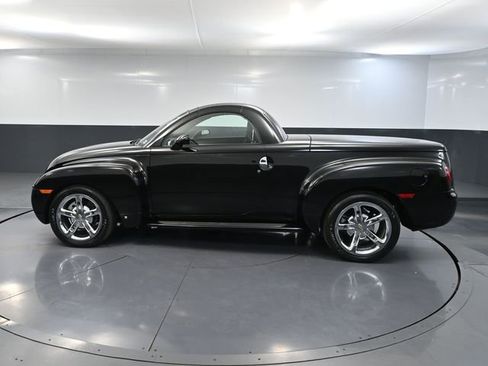 Used 2006 Chevrolet SSR w/ Preferred Equipment Group RWD image 10