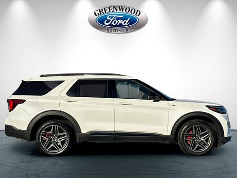 Certified 2025 Ford Explorer ST-Line w/ ST-Line Street Pack image 3