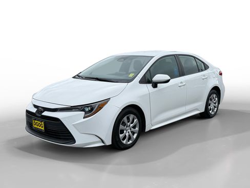 Used 2024 Toyota Corolla LE FWD image 1