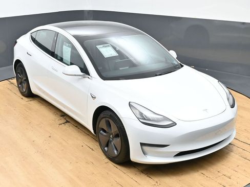 Used 2020 Tesla Model 3 Standard Range RWD image 46