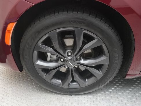 Used 2020 Chrysler Pacifica Touring-L Plus w/ S Appearance Package FWD image 29