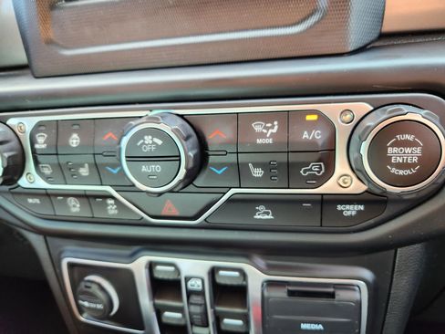 Used 2021 Jeep Wrangler Unlimited Sport image 34