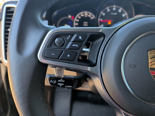 Used 2021 Porsche Cayenne AWD/4WD image 16