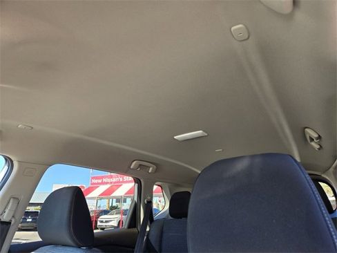 Used 2023 Nissan Rogue SV image 12