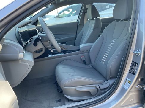 New 2025 Hyundai Elantra SEL image 24