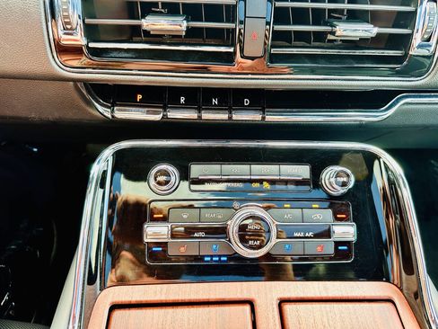 Used 2022 Lincoln Navigator Reserve image 40