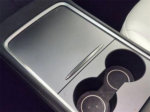 Used 2022 Tesla Model Y Performance image 19